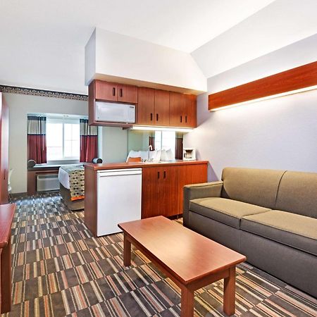 Microtel Inn & Suites Urbandale Екстериор снимка