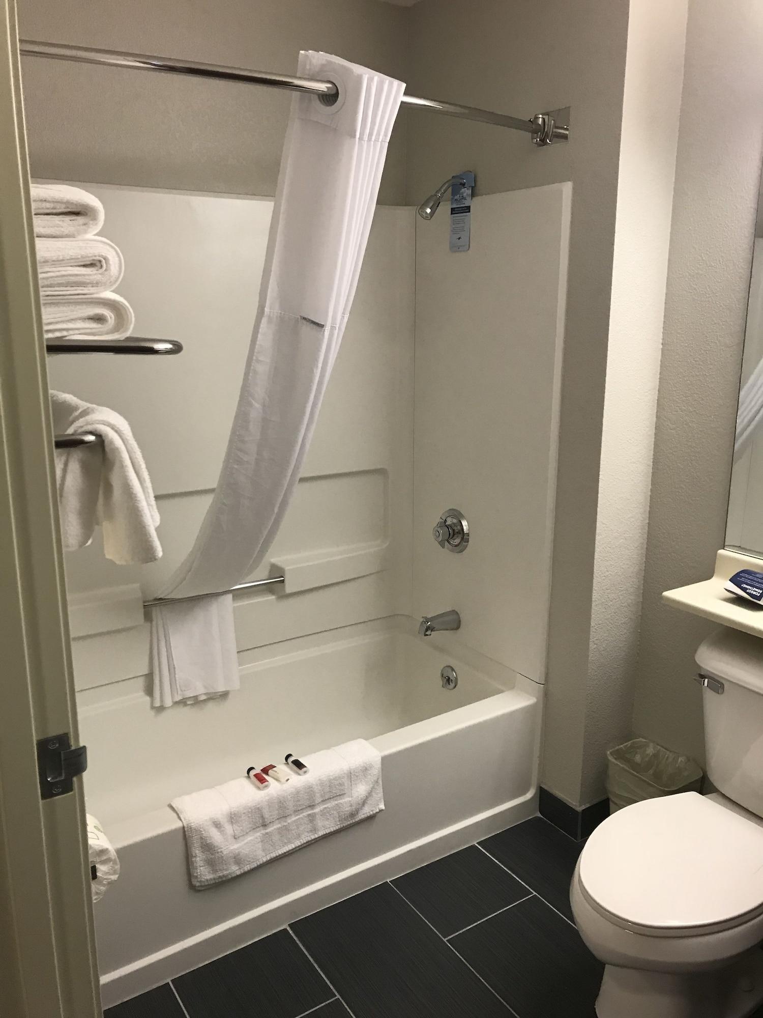 Microtel Inn & Suites Urbandale Екстериор снимка