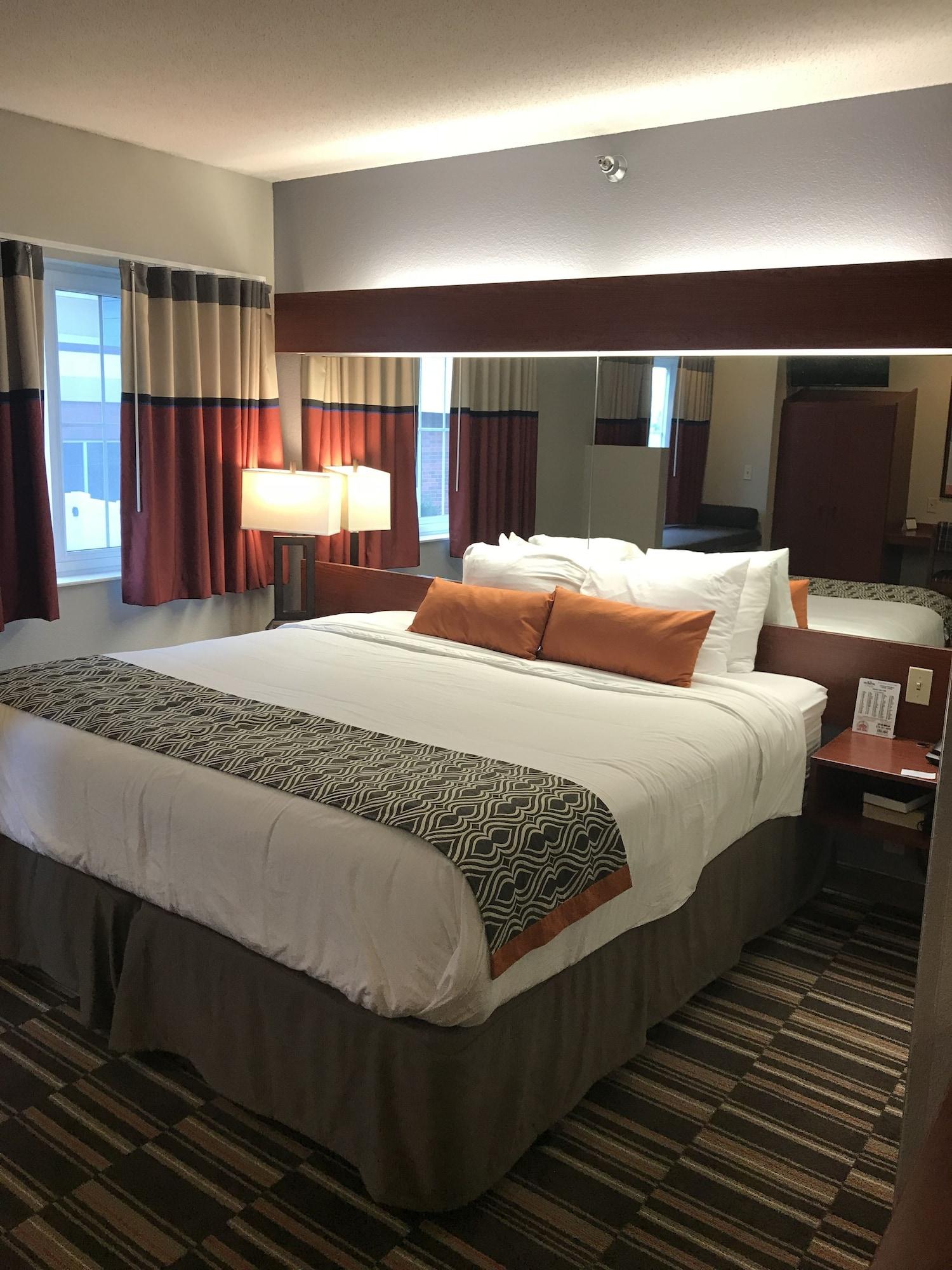 Microtel Inn & Suites Urbandale Екстериор снимка