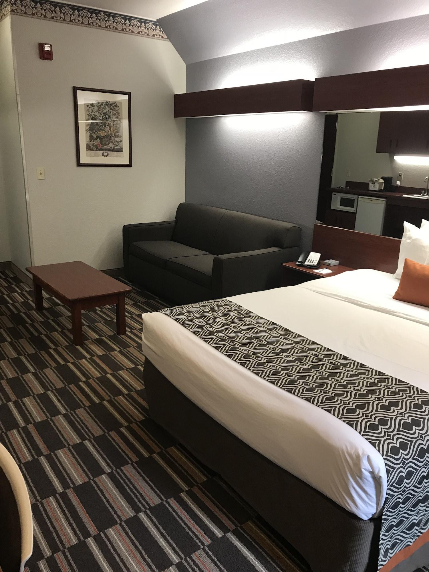 Microtel Inn & Suites Urbandale Екстериор снимка