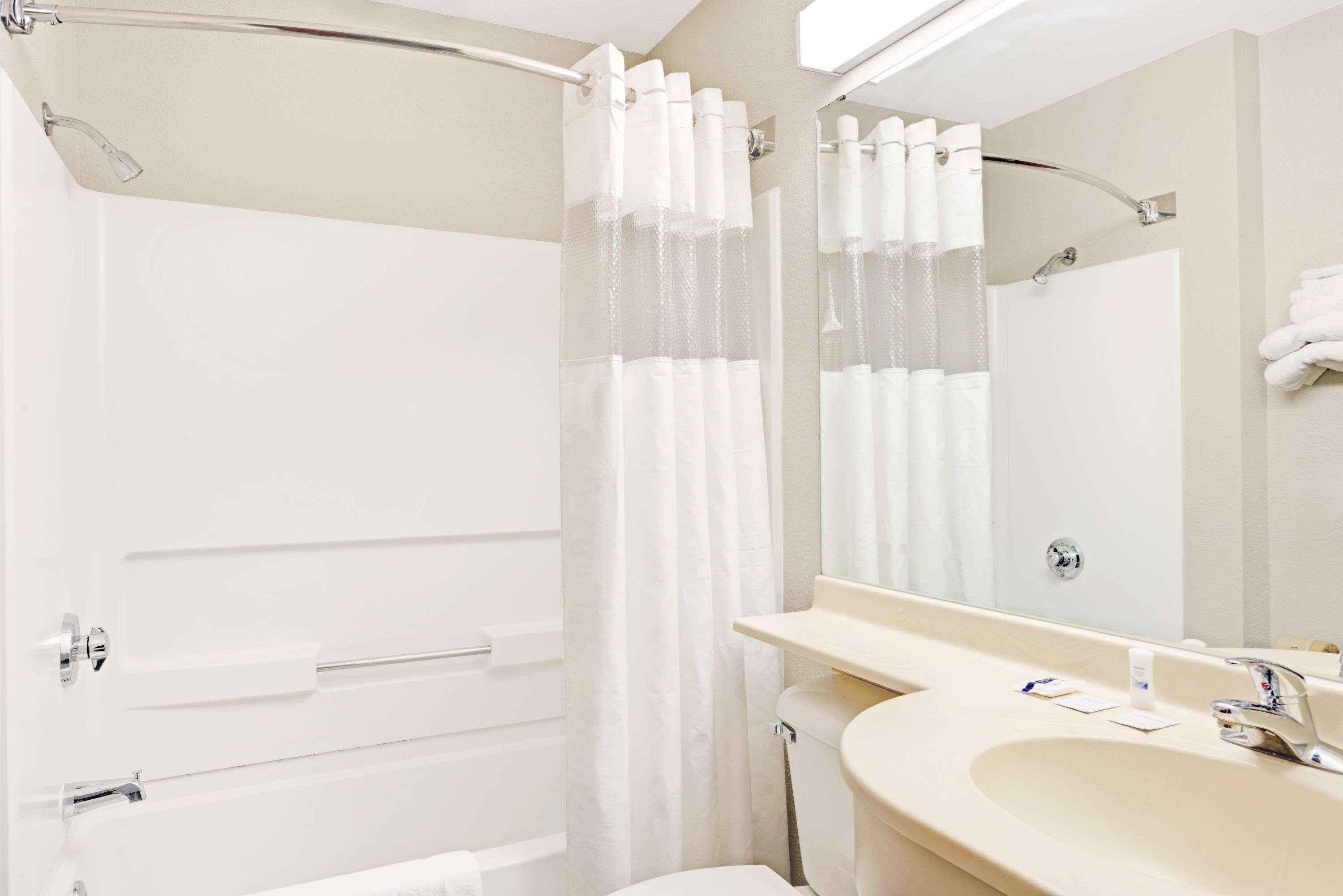 Microtel Inn & Suites Urbandale Екстериор снимка