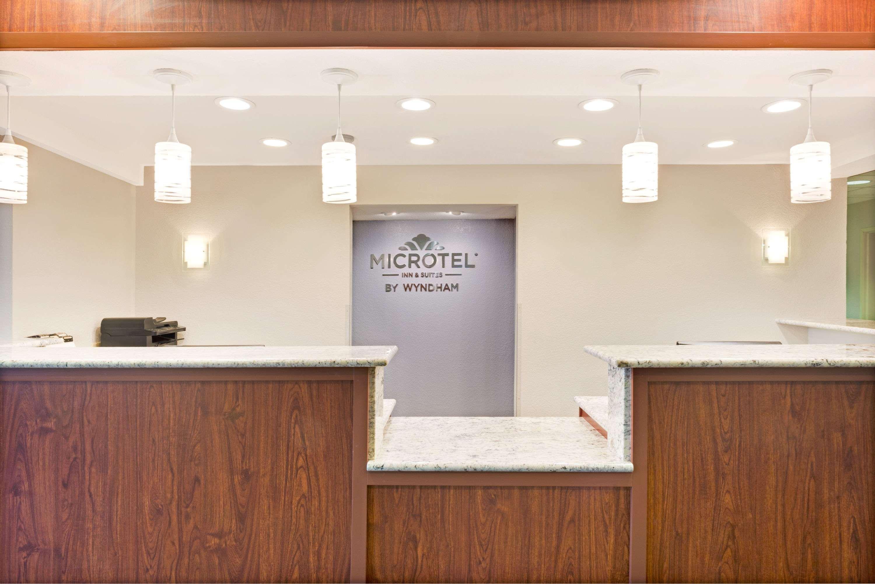 Microtel Inn & Suites Urbandale Екстериор снимка