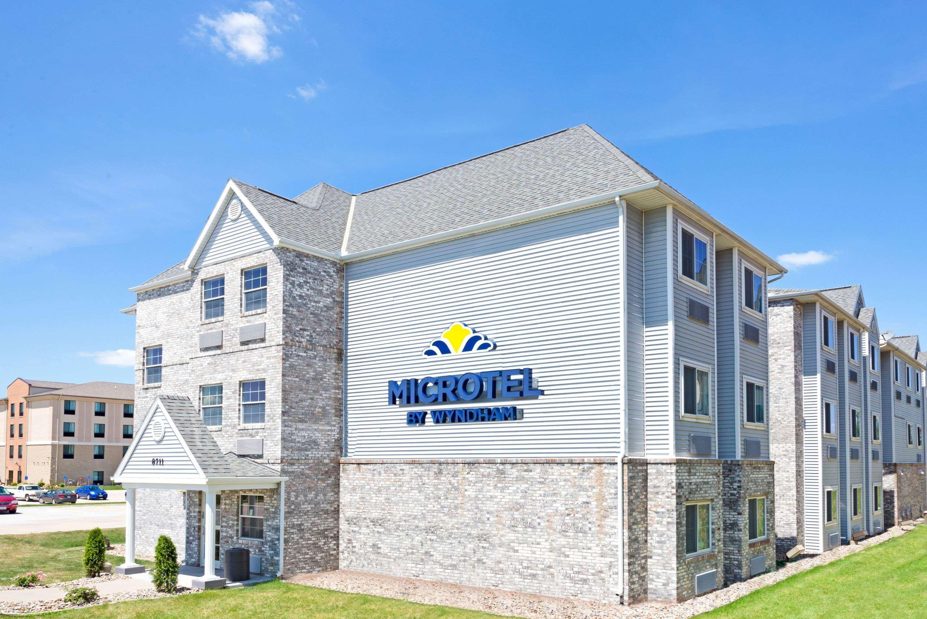 Microtel Inn & Suites Urbandale Екстериор снимка