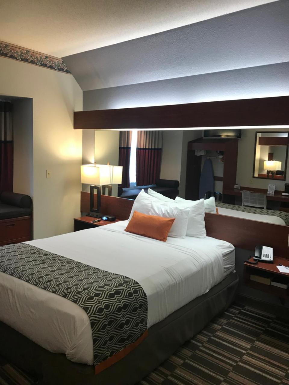 Microtel Inn & Suites Urbandale Екстериор снимка